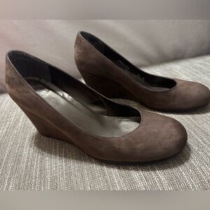 Stuart Weitzman Brown Suede Wedges Sise 7